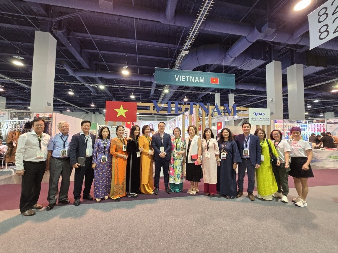 Vietnamese garment makers seek market opportunities at US fashion trade show